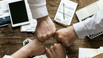 蘭州立正企業(yè)管理咨詢(xún)有限公司創(chuàng)辦于2007年，定位于提供各類(lèi)企業(yè)所需的咨詢(xún)和培訓(xùn)服務(wù)。

給予客戶(hù)高質(zhì)量的服務(wù)于高價(jià)值的回報(bào)，將自身打造成為“鷹的個(gè)人，雁的團(tuán)隊(duì)”的專(zhuān)業(yè)培訓(xùn)機(jī)構(gòu)。

公司基于對(duì)本土企業(yè)的深刻理解，以服務(wù)企業(yè)為宗旨，以專(zhuān)注、專(zhuān)業(yè)為向?qū)?，向企業(yè)提供具有針對(duì)性的培訓(xùn)。