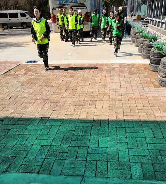 培訓(xùn)快訊：?jiǎn)挝唬毫钆萍瘓F(tuán)；時(shí)間：2019年3月18日-3月19日；地點(diǎn)：興隆山莊；人數(shù)：12人；內(nèi)容：拓展；教練：陳剛；后勤：魏萬(wàn)里；業(yè)務(wù)：肖佳睿