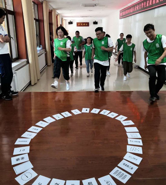 培訓(xùn)時(shí)間：8月1日培訓(xùn)地點(diǎn)：興隆山莊培訓(xùn)對象：新入職員工培訓(xùn)人數(shù)：26人